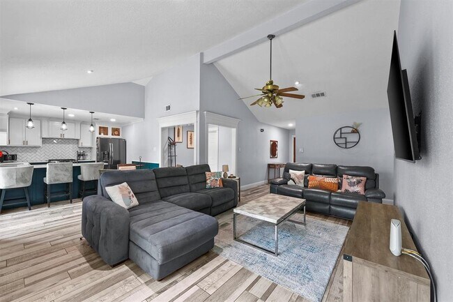 Building Photo - 16906 Rolling Acres Dr