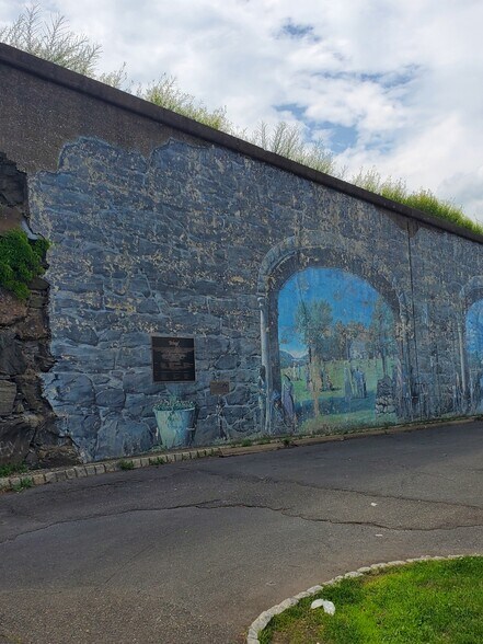 Building Photo - 217 3rd St