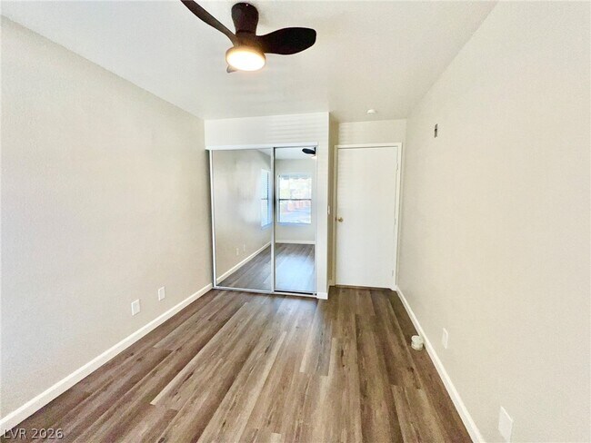 Building Photo - 480 Elm Dr