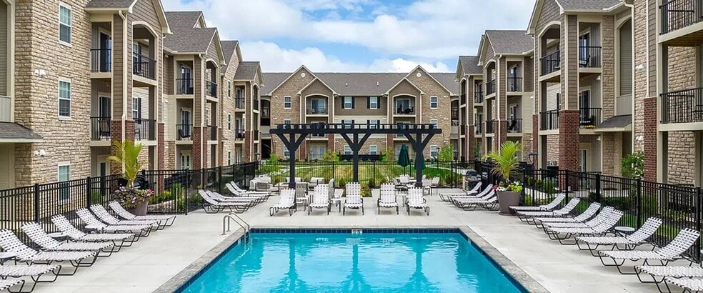 Building Photo - Valencia on Avery