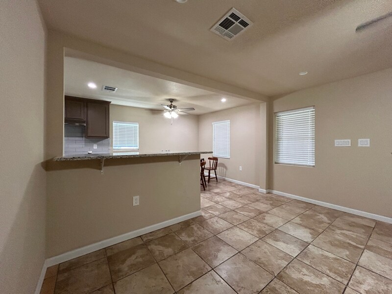Building Photo - 710 La Vega St