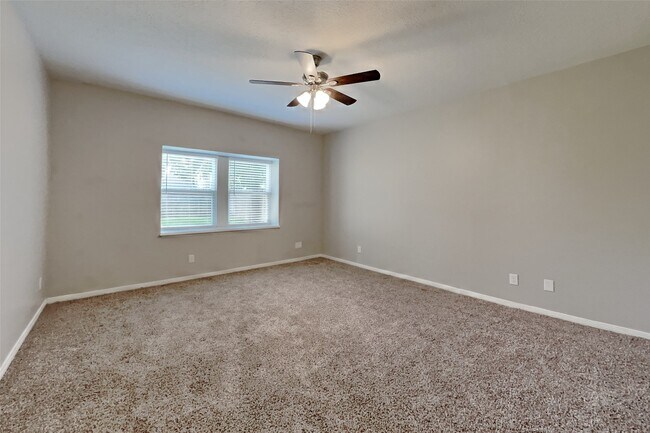 Building Photo - 12127 Rocky Lake Dr
