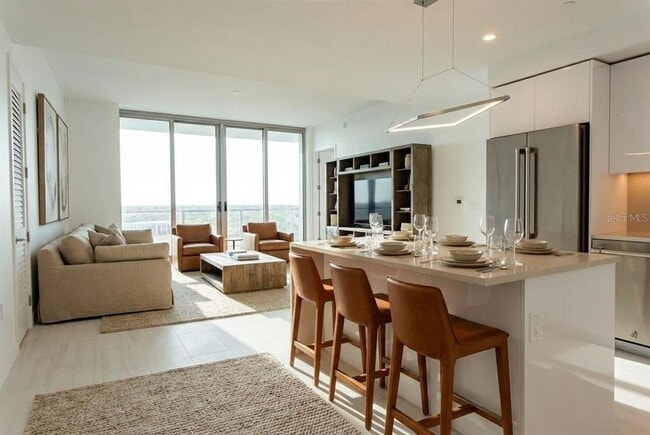 Building Photo - 400 Central Ave