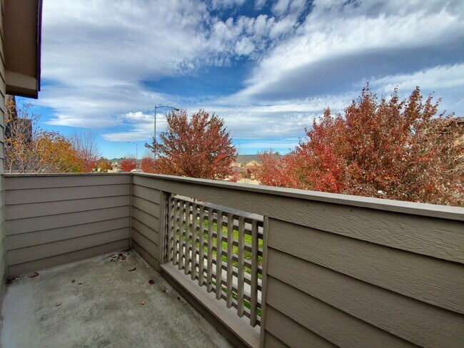 Building Photo - 427 Columbia Point Dr