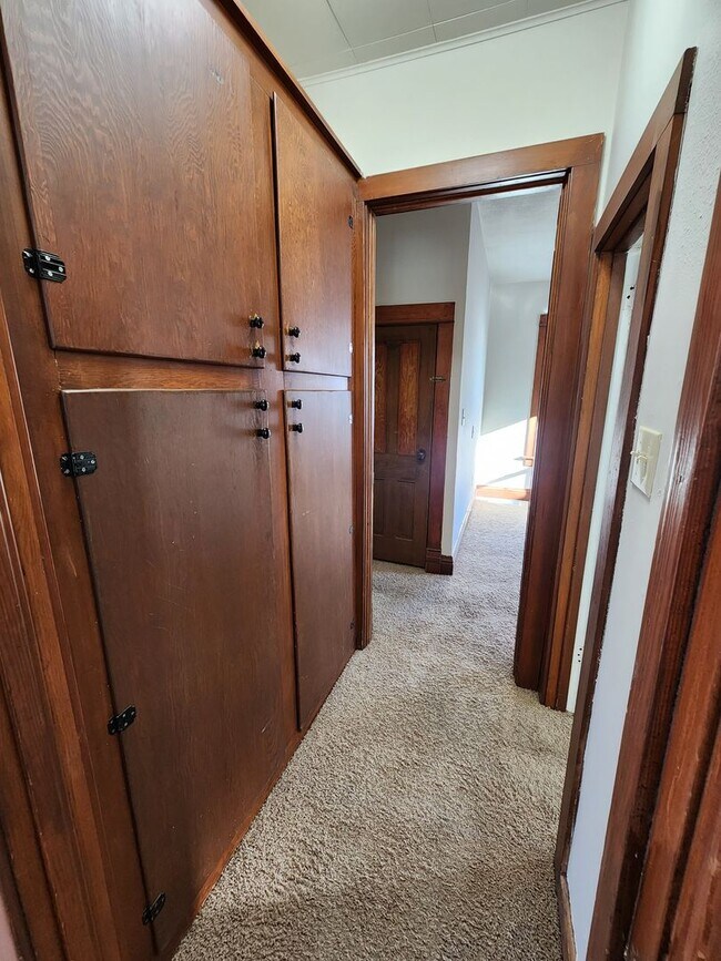 Building Photo - Spacious 3 Bedroom 1.5 Bathroom Home