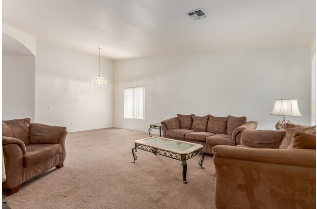 Building Photo - 608 W Rattlesnake Pl
