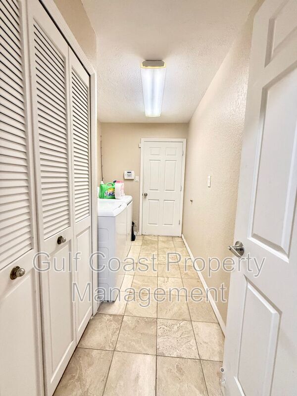 Building Photo - 2436 Abscott St