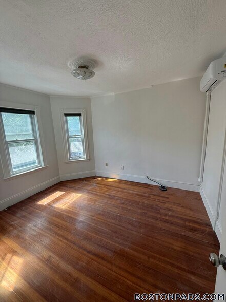 Building Photo - 33 Hancock St