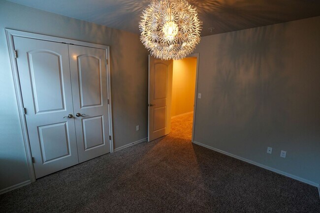 Building Photo - 3 Bed | 2 Bath in New Tulsa!