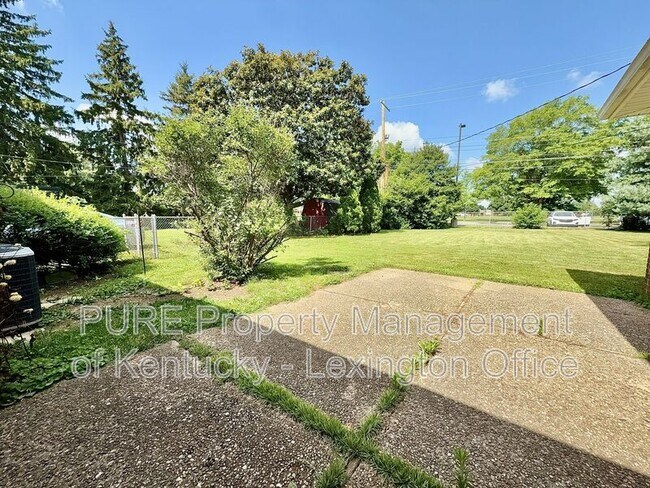 Building Photo - 2077 Dogwood Dr