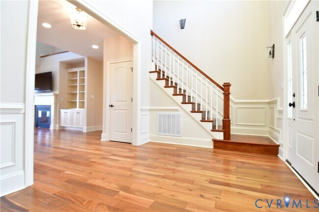 Building Photo - 12900 River Rd