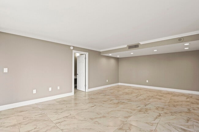 Building Photo - 4200 N Ocean Dr