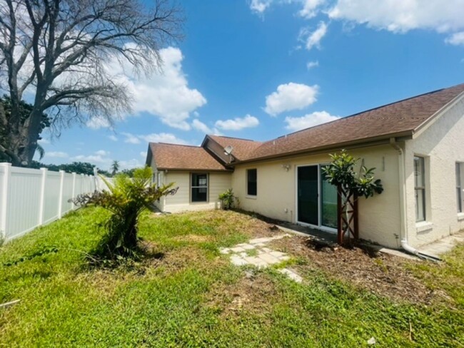 Building Photo - Orlando - 4 Bedroom, 2 Bathroom - $2550.00