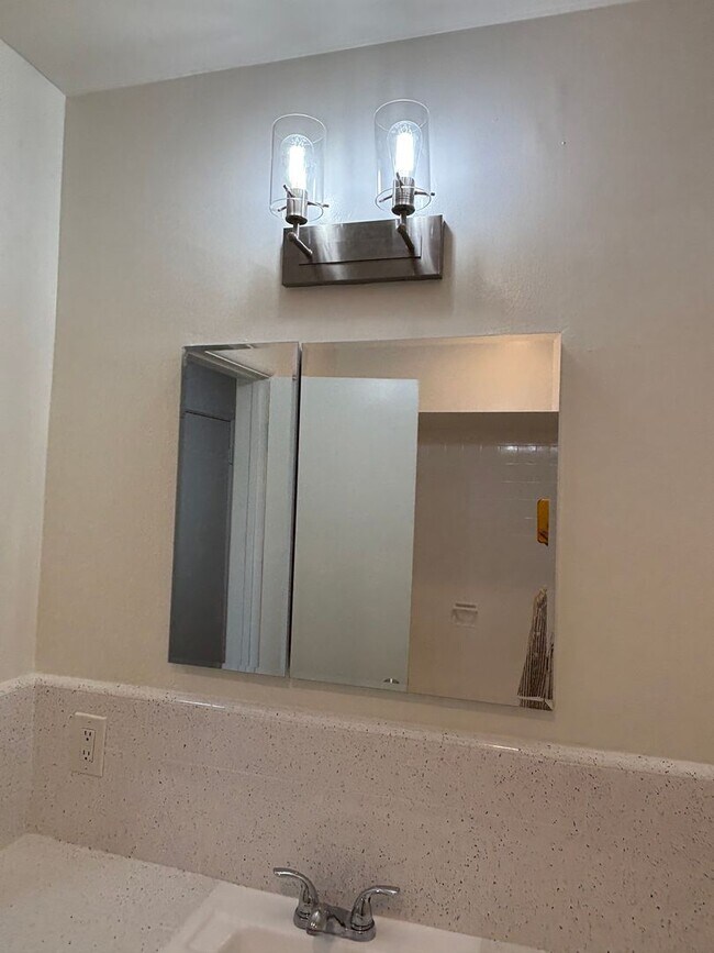 Building Photo - 215 S Baldwin Ave