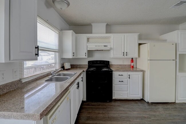 Building Photo - 11727 Greensbrook Forest Dr