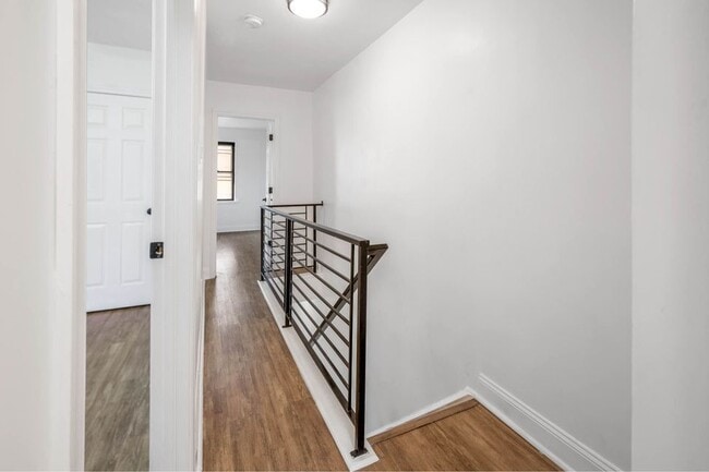 Building Photo - 2629 W Oakdale St