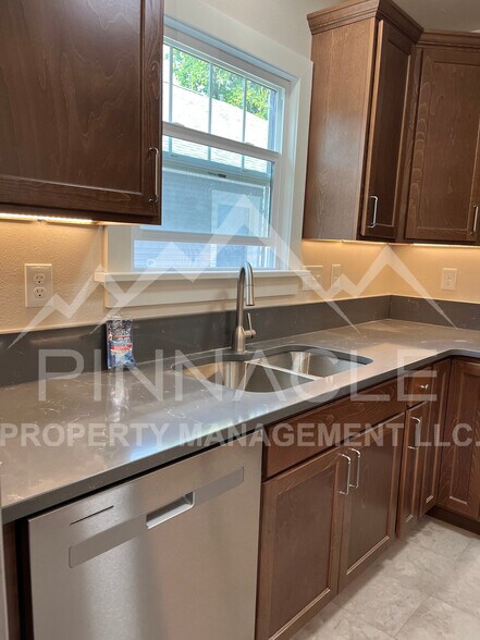 Building Photo - 3 Chicago Ave