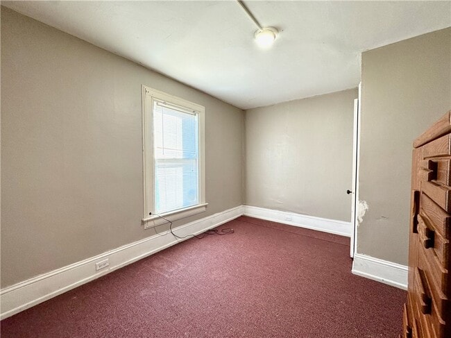 Building Photo - 49 Spruce St