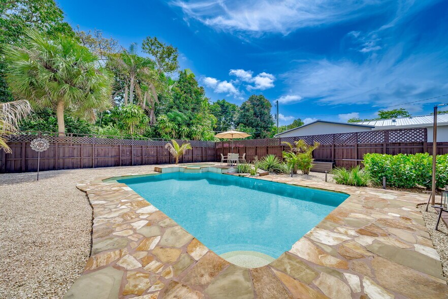Building Photo - 1512 NE 17th Way