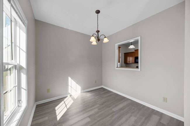 Building Photo - 122 Sherman Ct