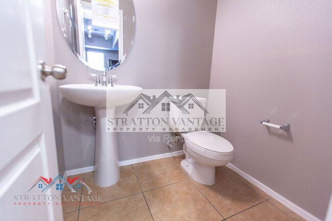 Building Photo - 900 S 94th St