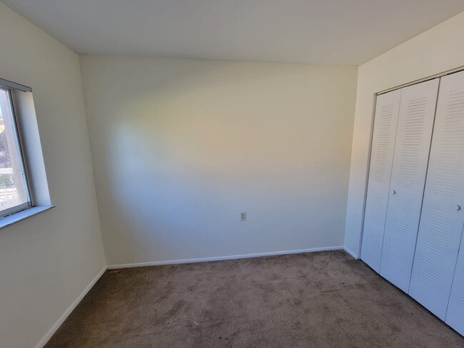 Building Photo - 1153 Lake Victoria Dr