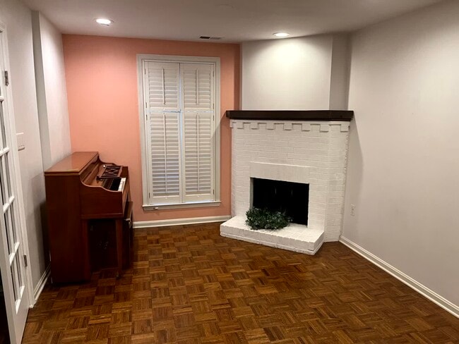Building Photo - 804 Gibbon St