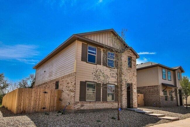 Building Photo - 208 Lake Ct