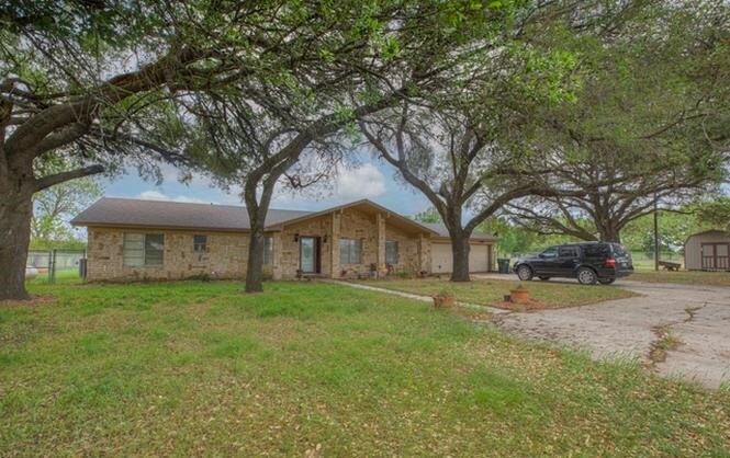 Building Photo - 1010 Country Oak Dr