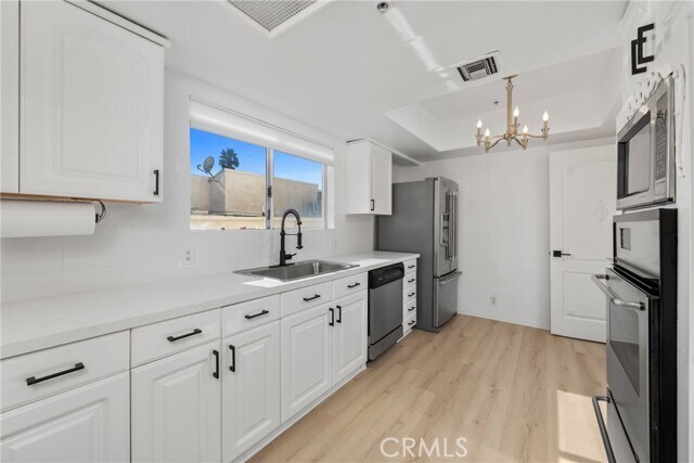 Building Photo - 4426 Ventura Canyon Ave