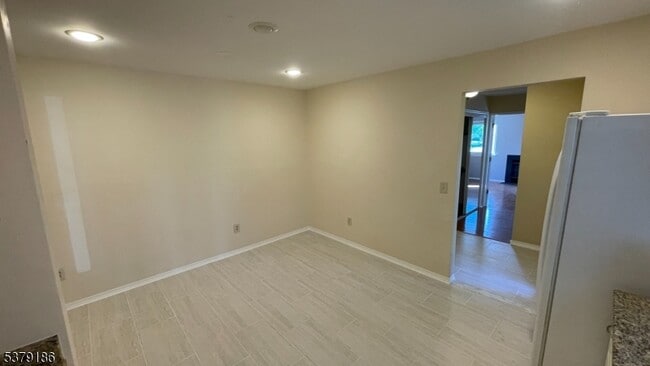 Building Photo - 12 Independence Ct