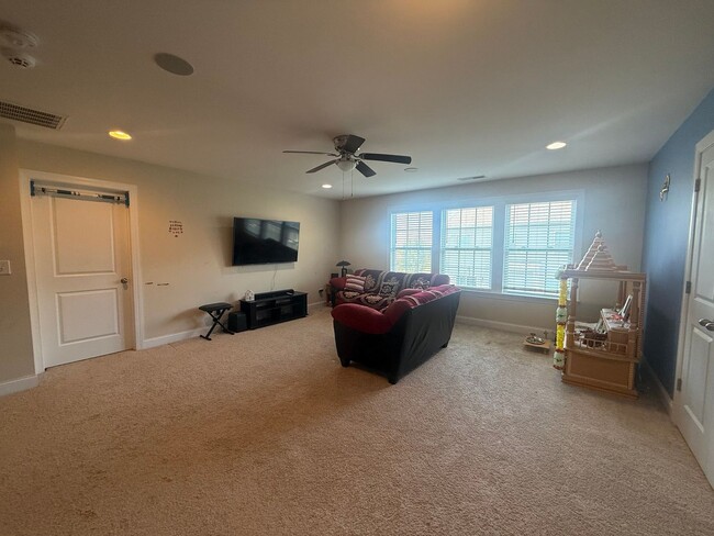 Building Photo - Sought-After Skybrook Community