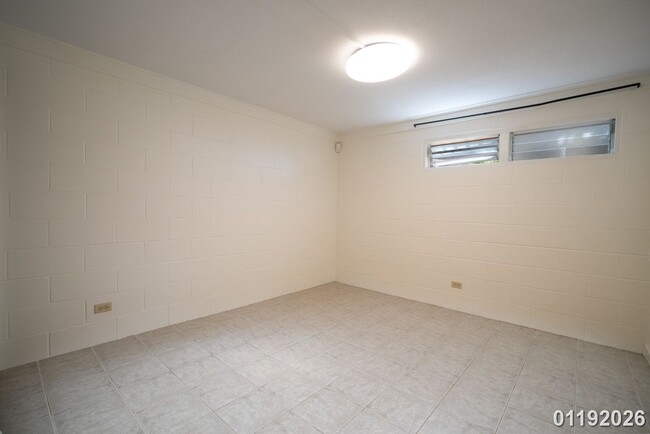 Building Photo - $2,600 / 1br - 1 BED 1 BATH DUPLEX (Honolulu)