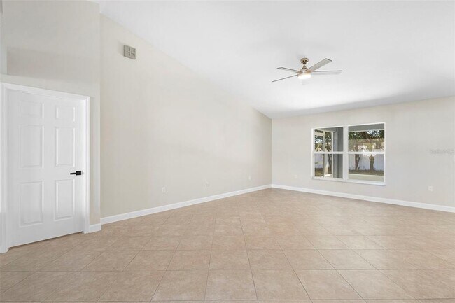 Building Photo - 1227 Tivoli Dr