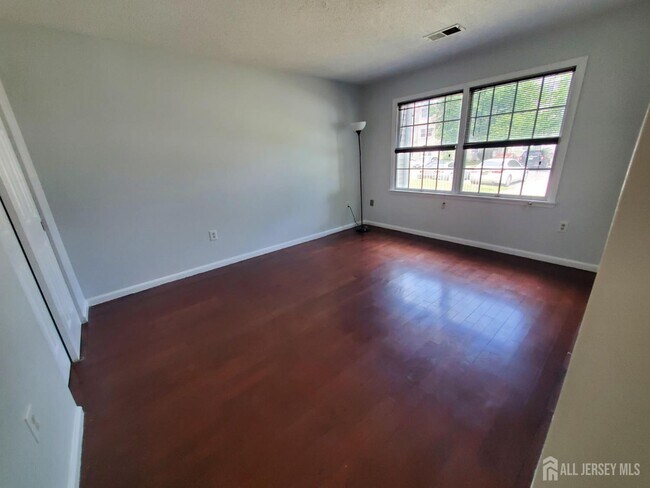 Building Photo - 518 Edpas Rd