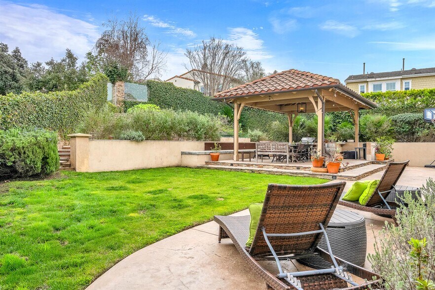 Building Photo - 8001 Ocean Bluff Dr