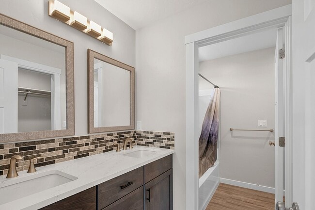Building Photo - Introducing a Stunning 3 bedroom New Duple...