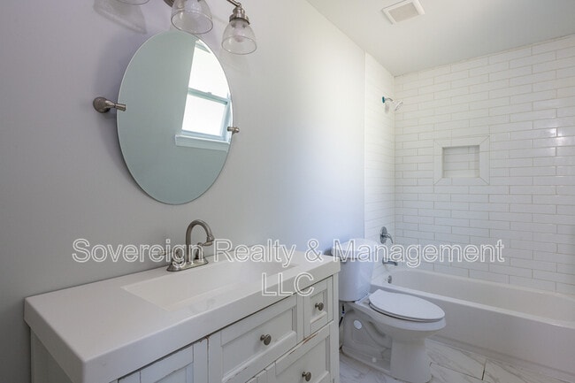 Building Photo - 331 Camilla Cir SW