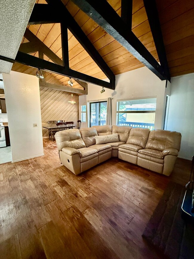 Building Photo - 1629 Majestic Pines Dr