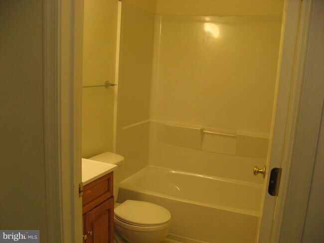 Building Photo - 136 Equestrian Dr