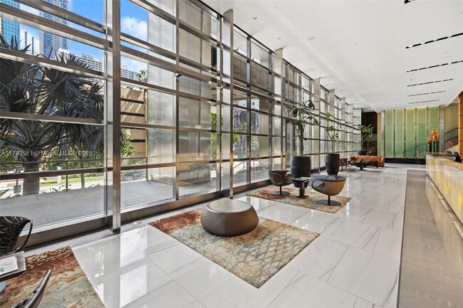 Building Photo - 1425 Brickell Ave