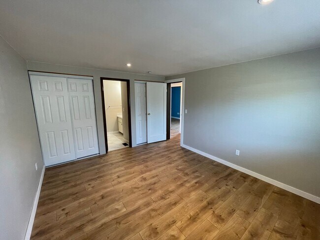 Building Photo - 5311 Kingsway