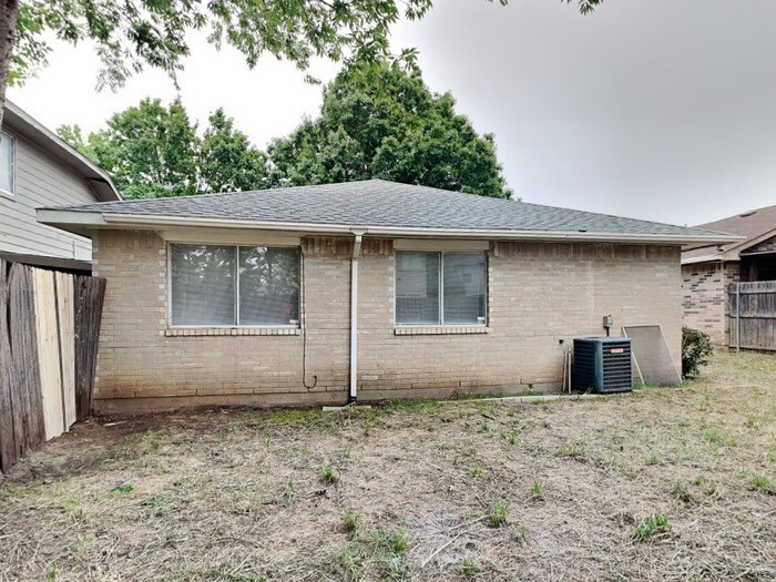 Building Photo - 3104 Stonewall Ln
