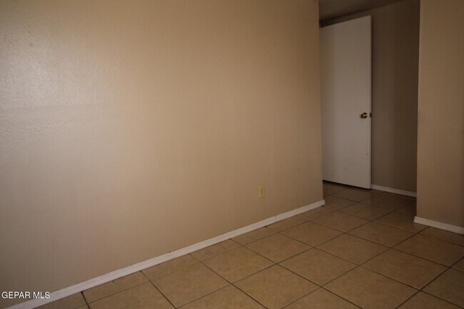 Building Photo - 10711 Ivanhoe Dr