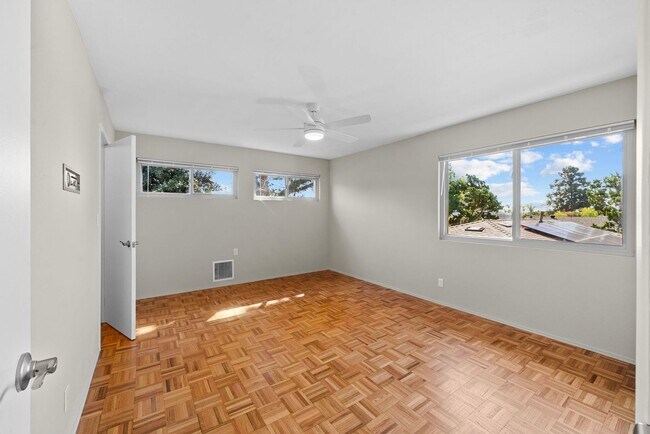 Building Photo - Lovely Del Cerro Home w/Solar and A/C