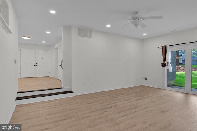Building Photo - 915 Chanticleer