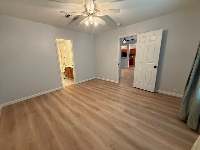 Building Photo - 2125 Kaiser Dr