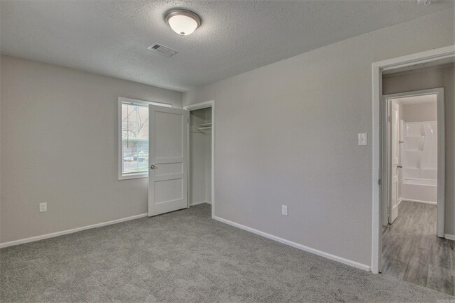 Building Photo - 17 Hiland Pl