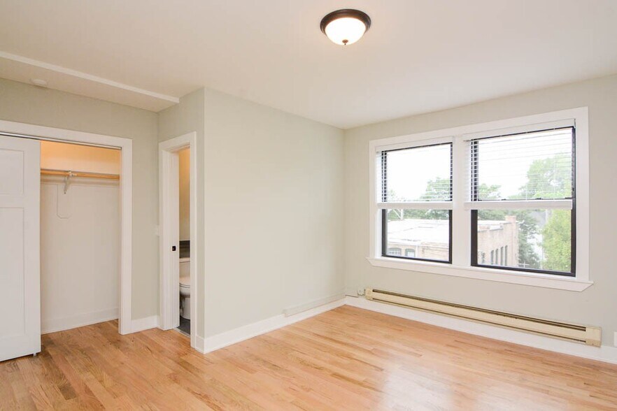 Building Photo - 4551 N Damen Ave