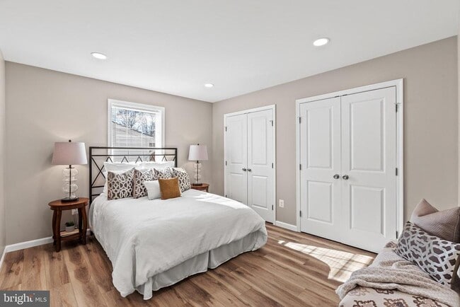 Building Photo - 22802 Lawrence Ave